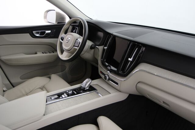 Volvo XC60 2021 T6 TwE AWD Business Inscription aut. / 1-omisteinen / Panorama / Nahat muistilla / Blis / Koukku / Adapt. vakkari