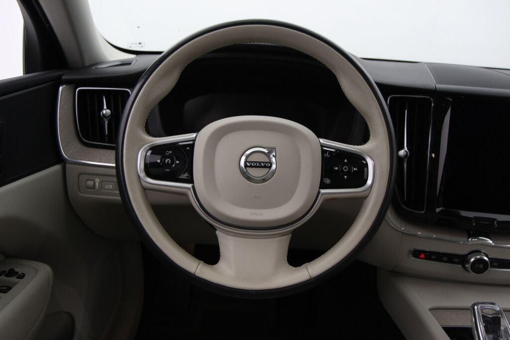 Volvo XC60 2021 T6 TwE AWD Business Inscription aut. / 1-omisteinen / Panorama / Nahat muistilla / Blis / Koukku / Adapt. vakkari