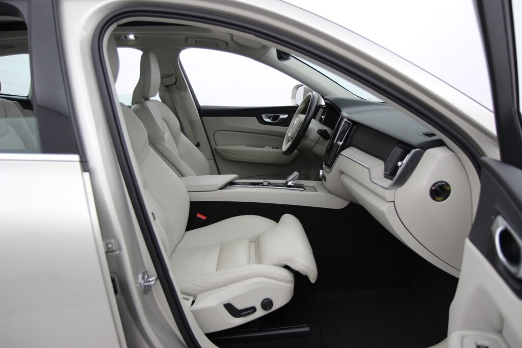 Volvo XC60 2021 T6 TwE AWD Business Inscription aut. / 1-omisteinen / Panorama / Nahat muistilla / Blis / Koukku / Adapt. vakkari