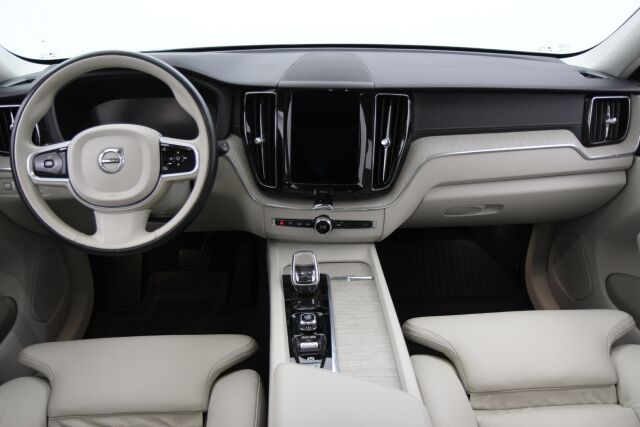 Volvo XC60 2021 T6 TwE AWD Business Inscription aut. / 1-omisteinen / Panorama / Nahat muistilla / Blis / Koukku / Adapt. vakkari