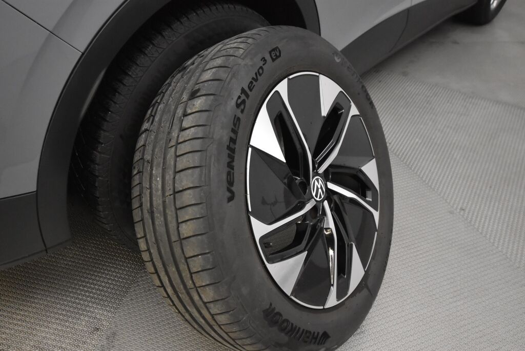 Volkswagen ID.4 2021 Pro Performance Max 150 kW, akku 77 kWh / HUD / ACC / iQ Light / Panoraama / Hieronnat etuistuimissa