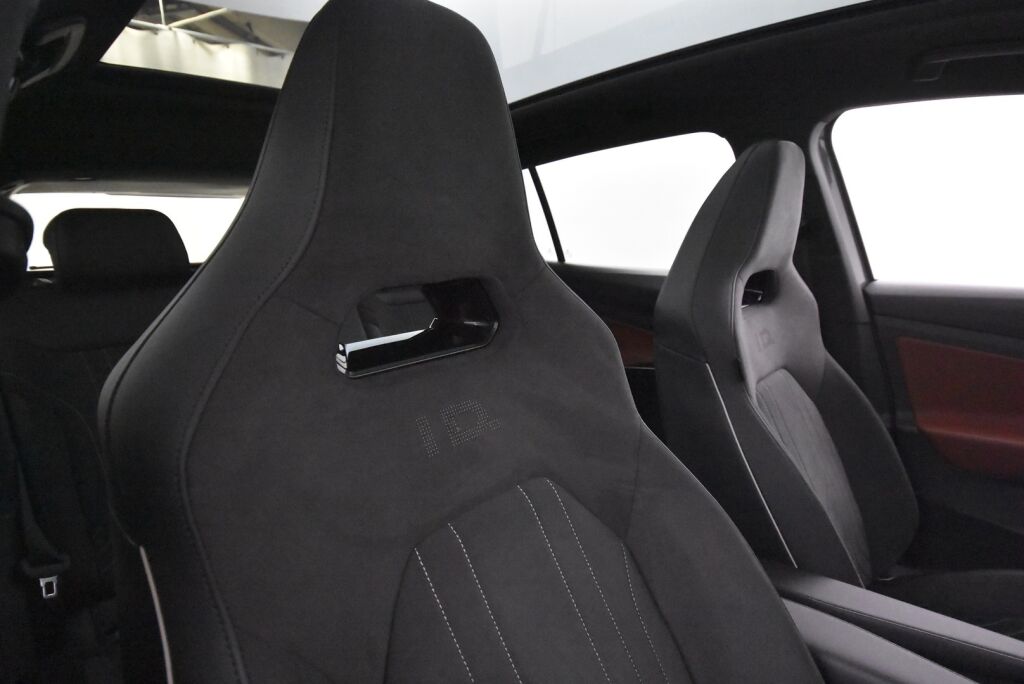 Volkswagen ID.4 2021 Pro Performance Max 150 kW, akku 77 kWh / HUD / ACC / iQ Light / Panoraama / Hieronnat etuistuimissa