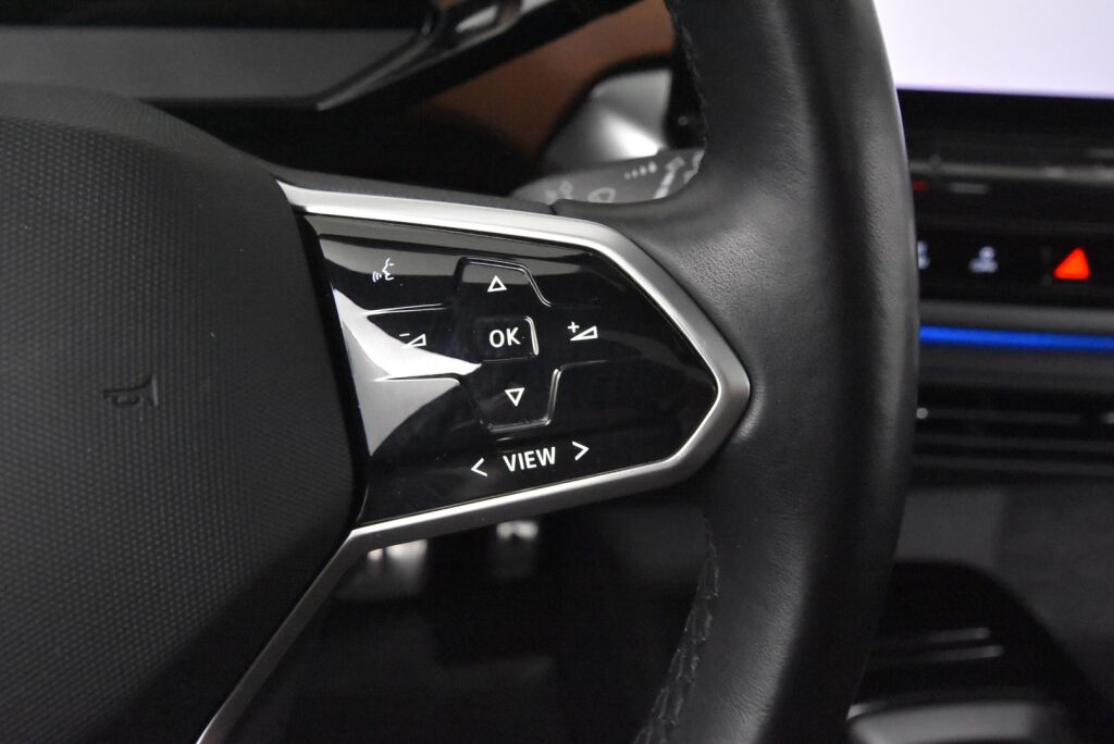Volkswagen ID.4 2021 Pro Performance Max 150 kW, akku 77 kWh / HUD / ACC / iQ Light / Panoraama / Hieronnat etuistuimissa