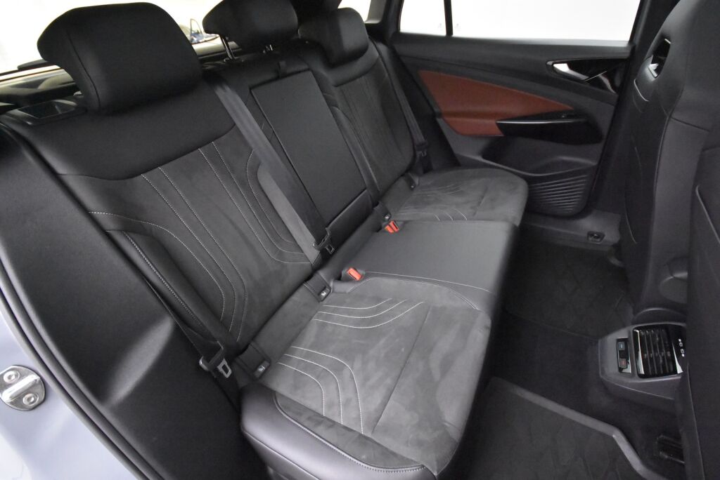 Volkswagen ID.4 2021 Pro Performance Max 150 kW, akku 77 kWh / HUD / ACC / iQ Light / Panoraama / Hieronnat etuistuimissa