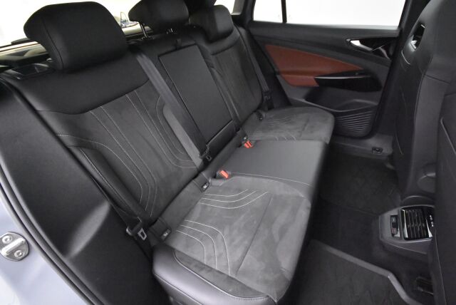 Volkswagen ID.4 2021 Pro Performance Max 150 kW, akku 77 kWh / HUD / ACC / iQ Light / Panoraama / Hieronnat etuistuimissa