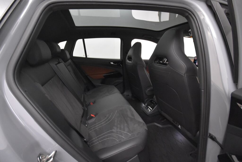 Volkswagen ID.4 2021 Pro Performance Max 150 kW, akku 77 kWh / HUD / ACC / iQ Light / Panoraama / Hieronnat etuistuimissa