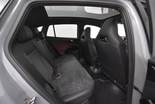 Volkswagen ID.4 2021 Pro Performance Max 150 kW, akku 77 kWh / HUD / ACC / iQ Light / Panoraama / Hieronnat etuistuimissa