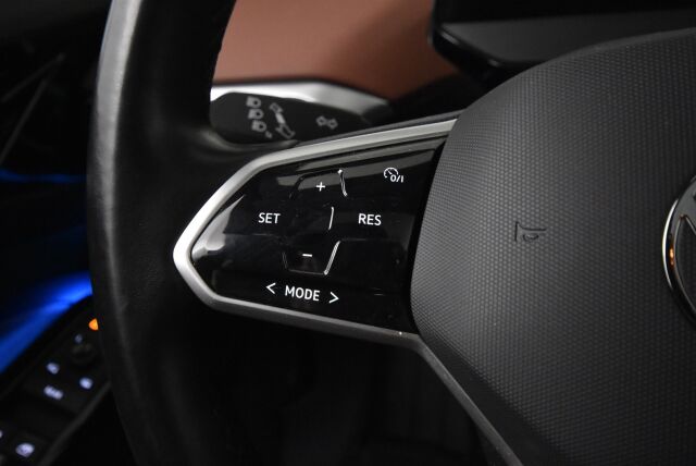 Volkswagen ID.4 2021 Pro Performance Max 150 kW, akku 77 kWh / HUD / ACC / iQ Light / Panoraama / Hieronnat etuistuimissa