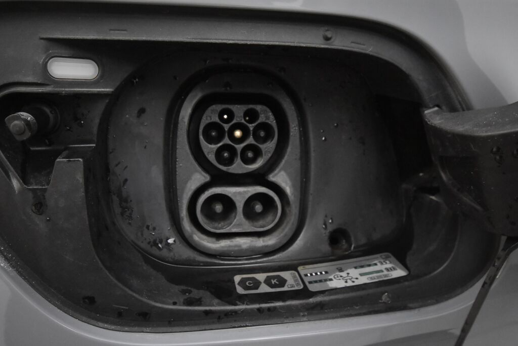 Volkswagen ID.4 2021 Pro Performance Max 150 kW, akku 77 kWh / HUD / ACC / iQ Light / Panoraama / Hieronnat etuistuimissa