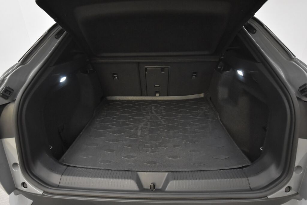 Volkswagen ID.4 2021 Pro Performance Max 150 kW, akku 77 kWh / HUD / ACC / iQ Light / Panoraama / Hieronnat etuistuimissa