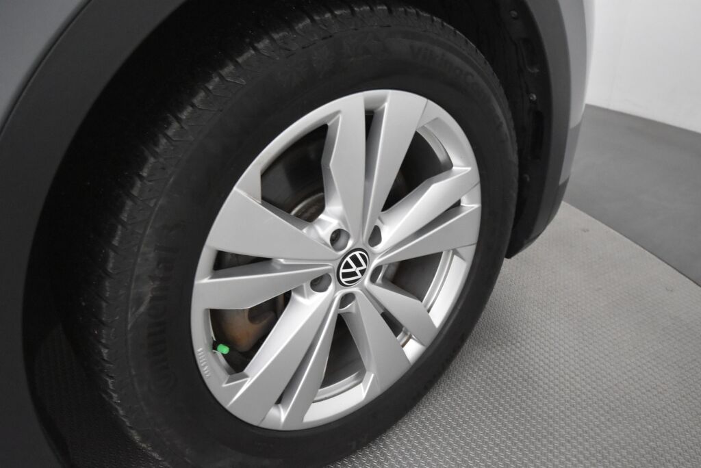 Volkswagen ID.4 2021 Pro Performance Max 150 kW, akku 77 kWh / HUD / ACC / iQ Light / Panoraama / Hieronnat etuistuimissa