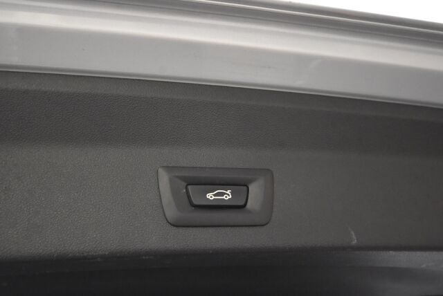 BMW X3 2018 G01 xDrive M40i A M Performance / Panoraama / Vetokoukku / Webasto / Led-ajovalot / Display Key