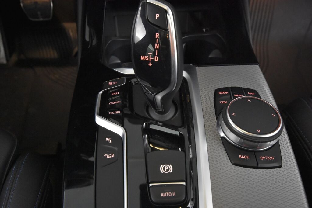 BMW X3 2018 G01 xDrive M40i A M Performance / Panoraama / Vetokoukku / Webasto / Led-ajovalot / Display Key