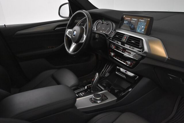 BMW X3 2018 G01 xDrive M40i A M Performance / Panoraama / Vetokoukku / Webasto / Led-ajovalot / Display Key