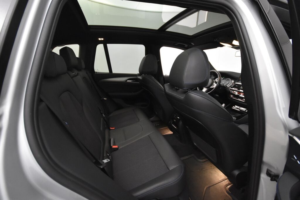 BMW X3 2018 G01 xDrive M40i A M Performance / Panoraama / Vetokoukku / Webasto / Led-ajovalot / Display Key
