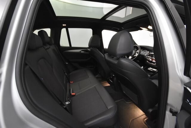 BMW X3 2018 G01 xDrive M40i A M Performance / Panoraama / Vetokoukku / Webasto / Led-ajovalot / Display Key