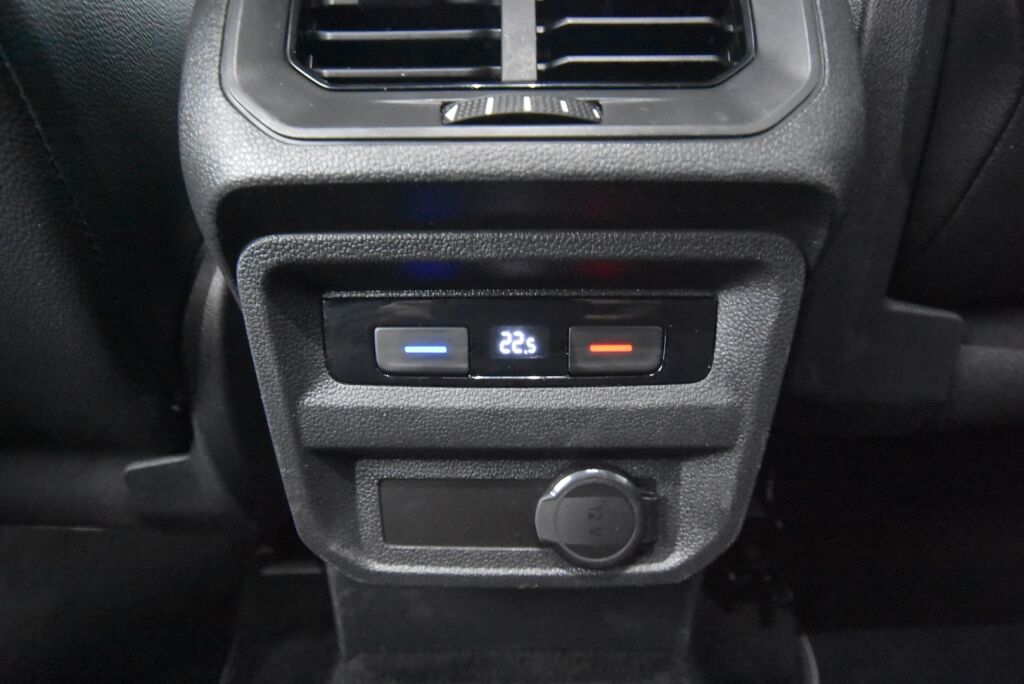 Volkswagen Tiguan 2022 R-Line 2,0 TDI SCR 110 kW 4MOTION DSG-automaatti / Suomiauto / Webasto / Vetokoukku / iQ-light / Digimittaristo