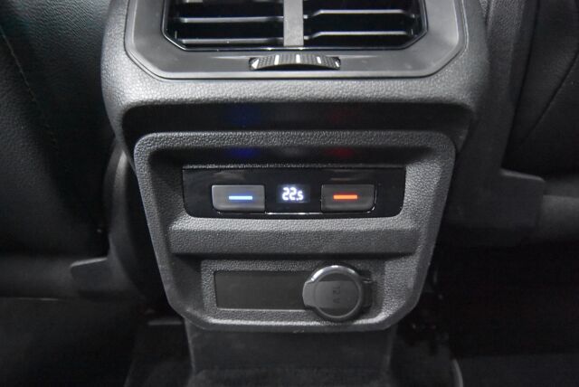 Volkswagen Tiguan 2022 R-Line 2,0 TDI SCR 110 kW 4MOTION DSG-automaatti / Suomiauto / Webasto / Vetokoukku / iQ-light / Digimittaristo