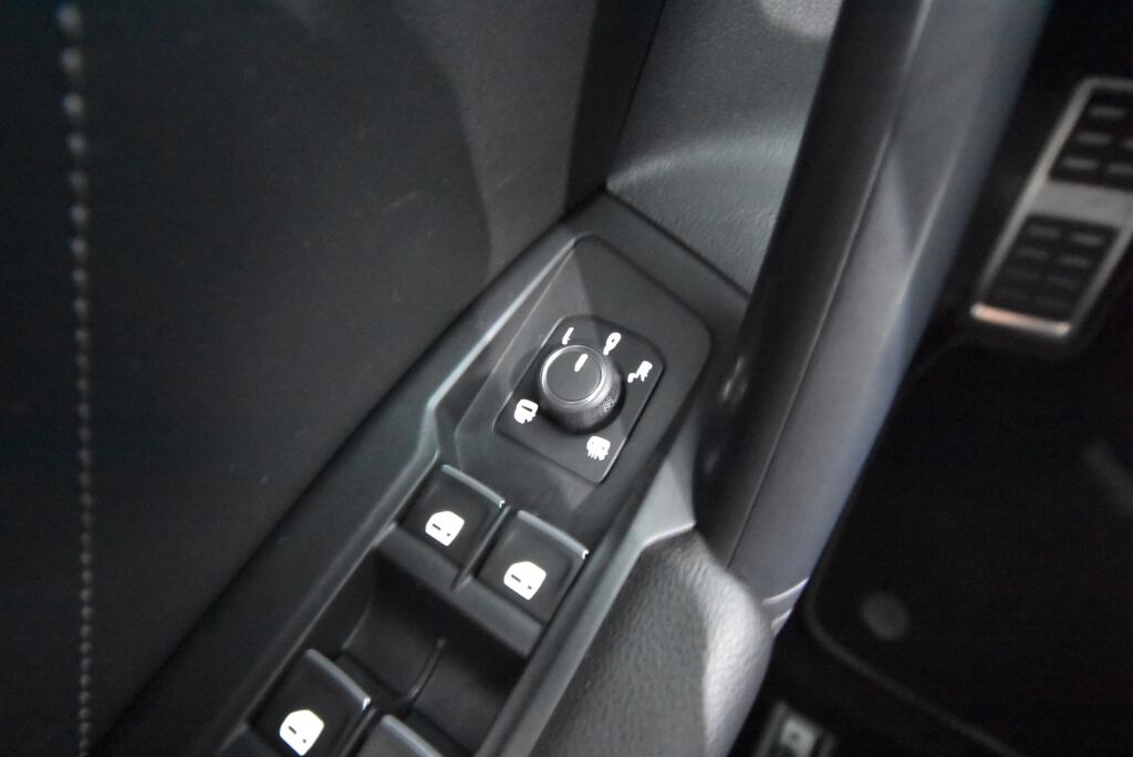 Volkswagen Tiguan 2022 R-Line 2,0 TDI SCR 110 kW 4MOTION DSG-automaatti / Suomiauto / Webasto / Vetokoukku / iQ-light / Digimittaristo