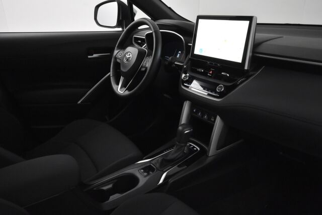 Toyota Corolla Cross 2023 2.0 Hybrid Active / Tehdastakuu / Suomiauto / 1-Omistaja / Alv-väh.kelp./ Adapt.vakkari / P-kamera /