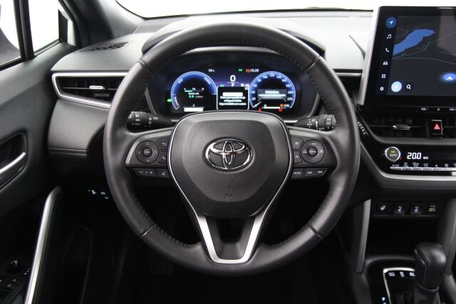 Toyota Corolla Cross 2023 Toyota Corolla Cross 2.0 Hybrid Active / Tehdastakuu / Suomiauto / 1-Omistaja / Alv-väh.kelp./ Adapt.vakkari / P-kamera