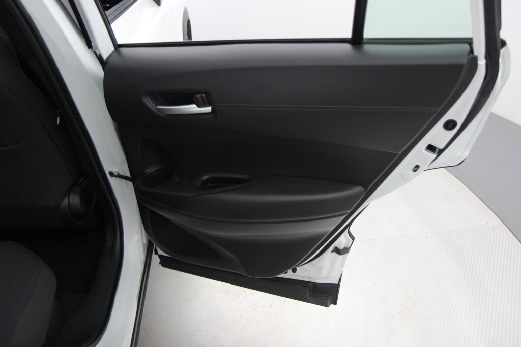 Toyota Corolla Cross 2023 Toyota Corolla Cross 2.0 Hybrid Active / Tehdastakuu / Suomiauto / 1-Omistaja / Alv-väh.kelp./ Adapt.vakkari / P-kamera