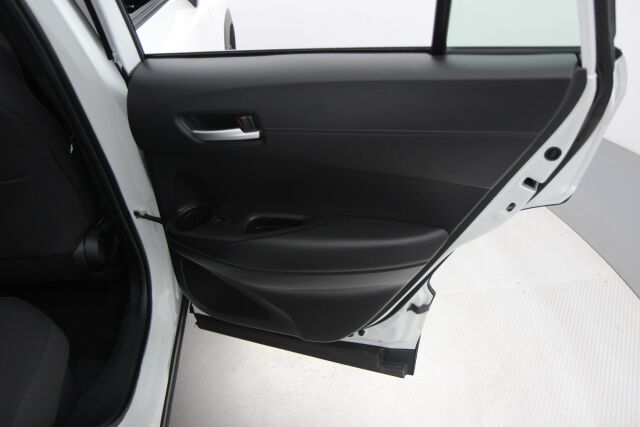 Toyota Corolla Cross 2023 Toyota Corolla Cross 2.0 Hybrid Active / Tehdastakuu / Suomiauto / 1-Omistaja / Alv-väh.kelp./ Adapt.vakkari / P-kamera