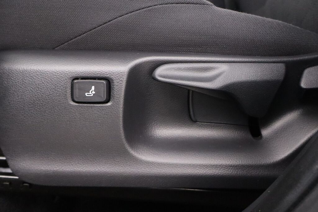 Toyota Corolla Cross 2023 2.0 Hybrid Active / Tehdastakuu / 1-Om. Suomiauto / ALV / Adapt. vakkari / P-Kamera / Navi / Ratinlämmitin / LEDit