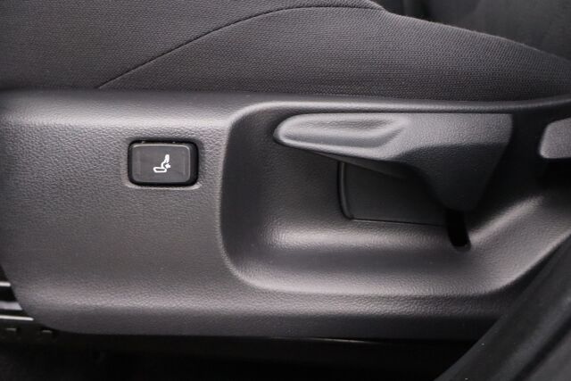Toyota Corolla Cross 2023 2.0 Hybrid Active / Tehdastakuu / 1-Om. Suomiauto / ALV / Adapt. vakkari / P-Kamera / Navi / Ratinlämmitin / LEDit
