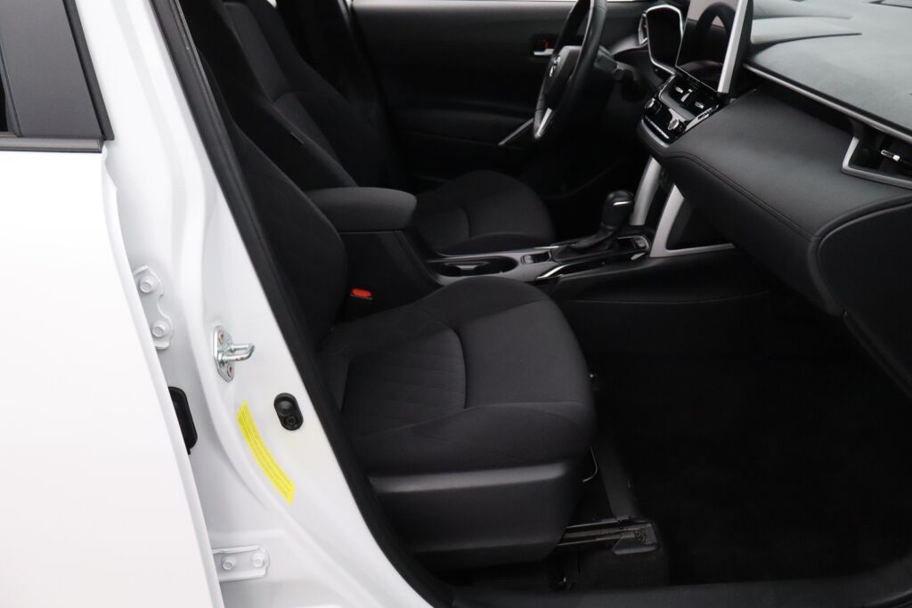 Toyota Corolla Cross 2023 2.0 Hybrid Active / Tehdastakuu / 1-Om. Suomiauto / ALV / Adapt. vakkari / P-Kamera / Navi / Ratinlämmitin / LEDit