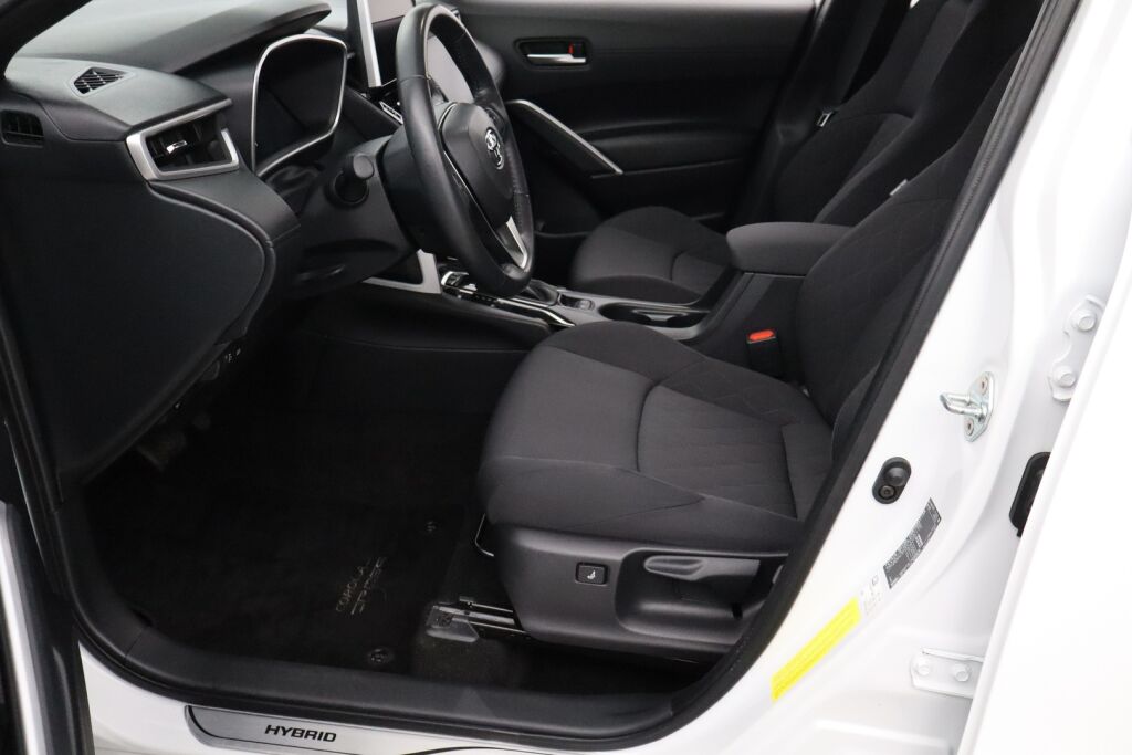 Toyota Corolla Cross 2023 2.0 Hybrid Active / Tehdastakuu / 1-Om. Suomiauto / ALV / Adapt. vakkari / P-Kamera / Navi / Ratinlämmitin / LEDit