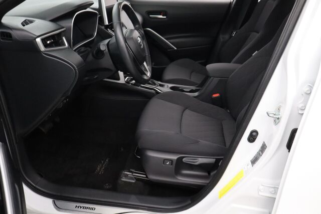 Toyota Corolla Cross 2023 2.0 Hybrid Active / Tehdastakuu / 1-Om. Suomiauto / ALV / Adapt. vakkari / P-Kamera / Navi / Ratinlämmitin / LEDit