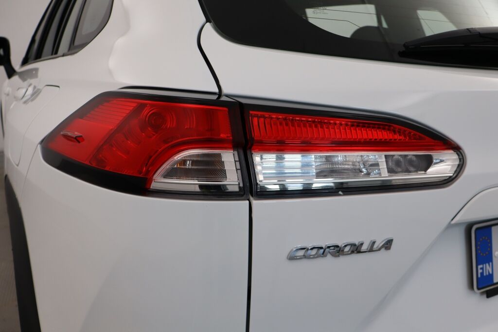 Toyota Corolla Cross 2023 2.0 Hybrid Active / Tehdastakuu / 1-Om. Suomiauto / ALV / Adapt. vakkari / P-Kamera / Navi / Ratinlämmitin / LEDit
