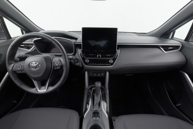 Toyota Corolla Cross 2023 2.0 Hybrid Active / Tehdastakuu / 1-Om. Suomiauto / ALV / Adapt. vakkari / P-Kamera / Navi / Ratinlämmitin / LEDit