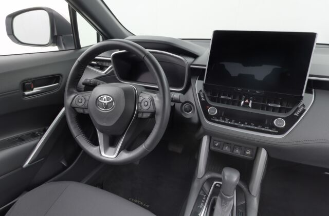 Toyota Corolla Cross 2023 2.0 Hybrid Active / Tehdastakuu / 1-Om. Suomiauto / ALV / Adapt. vakkari / P-Kamera / Navi / Ratinlämmitin / LEDit