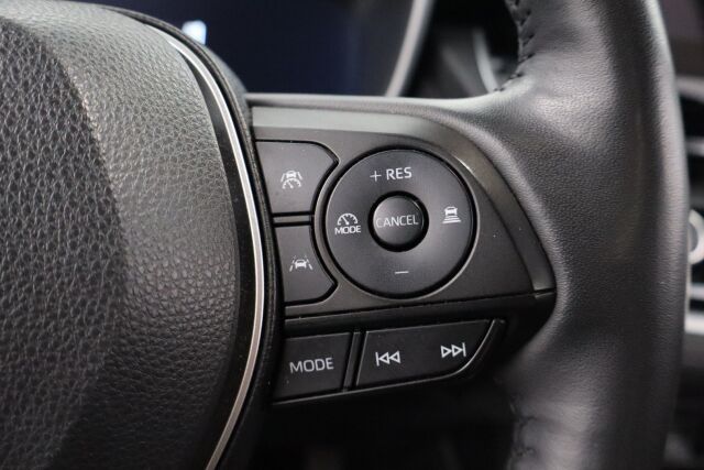 Toyota Corolla Cross 2023 2.0 Hybrid Active / Tehdastakuu / 1-Om. Suomiauto / ALV / Adapt. vakkari / P-Kamera / Navi / Ratinlämmitin / LEDit