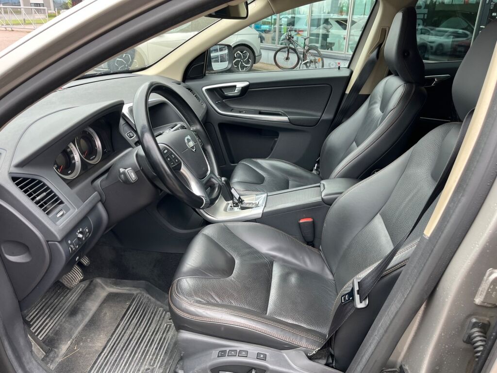 Volvo XC60 2012 D5 AWD Summum aut / 1.Omistaja / Suomiauto / Webasto / Tutkat /