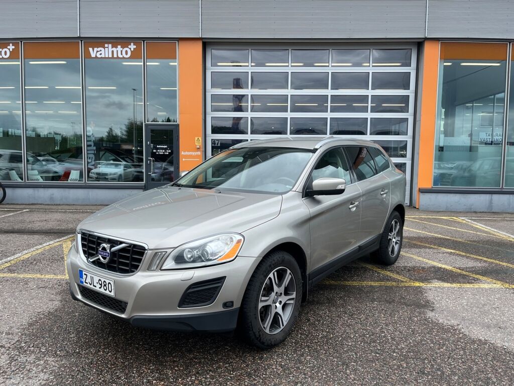 Volvo XC60 2012 D5 AWD Summum aut / 1.Omistaja / Suomiauto / Webasto / Tutkat /