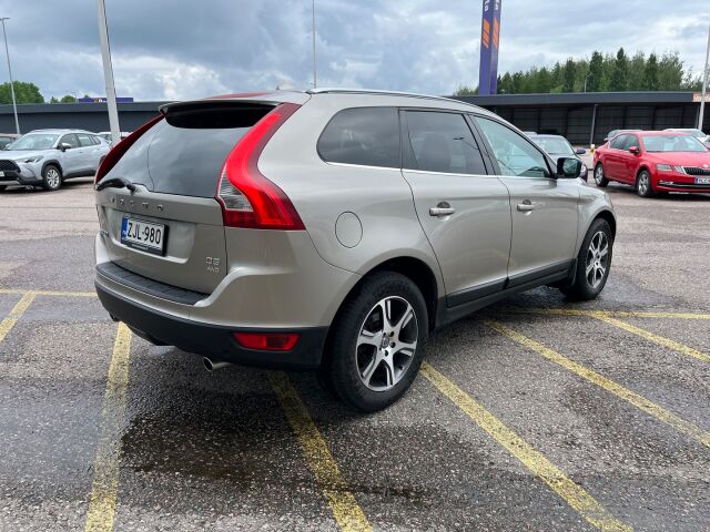 Volvo XC60 2012 D5 AWD Summum aut / 1.Omistaja / Suomiauto / Webasto / Tutkat /