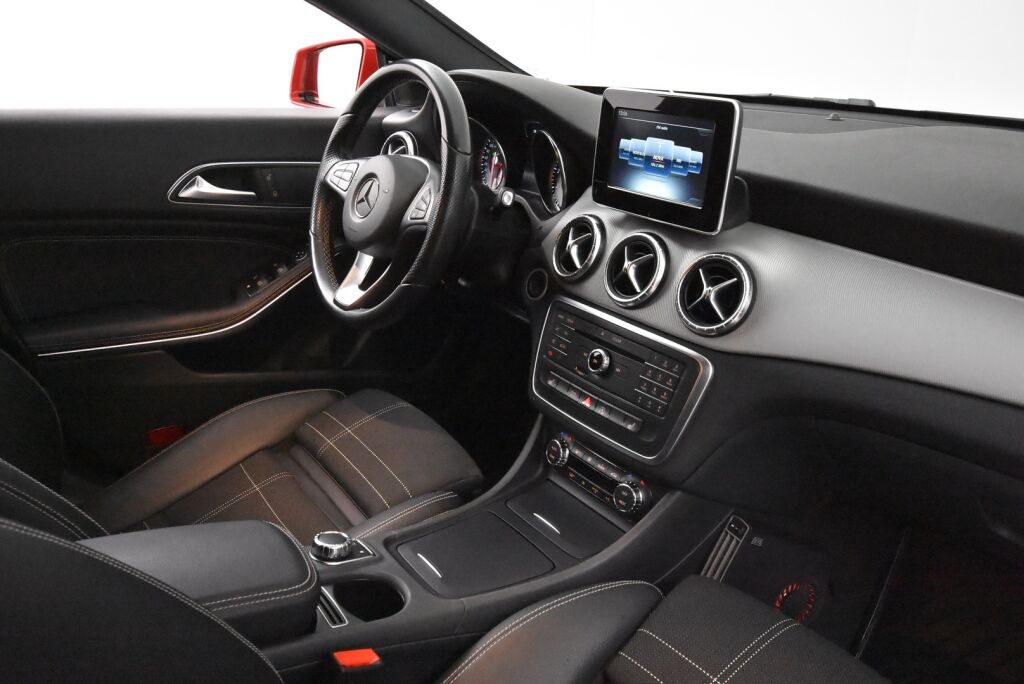 Mercedes-Benz CLA 2016 180 A Shooting Brake Premium Business / Urban Paketti / Kamera / Sporttipenkit / Lohkolämmitin / Juuri huollettu
