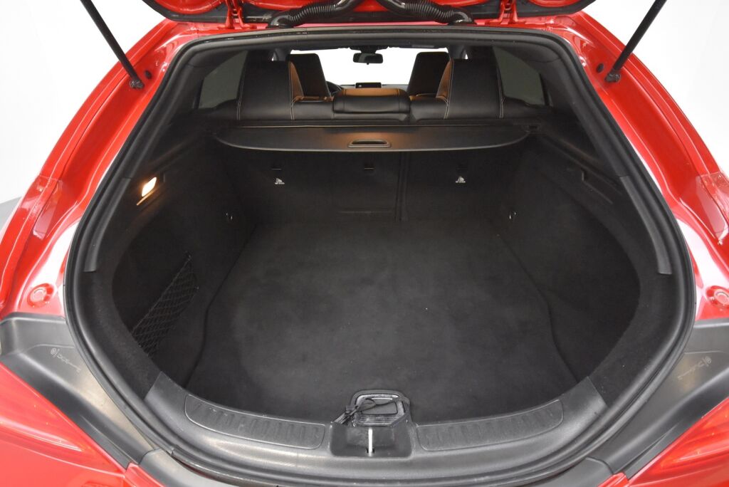 Mercedes-Benz CLA 2016 180 A Shooting Brake Premium Business / Urban Paketti / Kamera / Sporttipenkit / Lohkolämmitin / Juuri huollettu