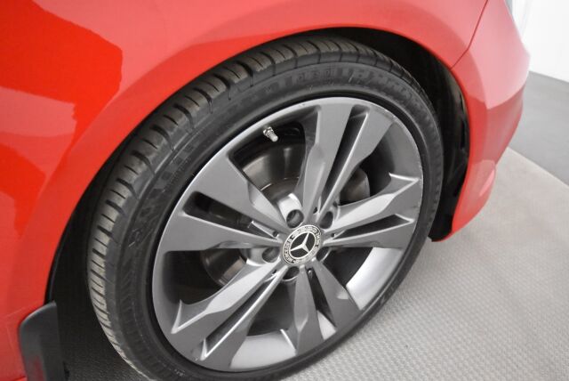 Mercedes-Benz CLA 2016 180 A Shooting Brake Premium Business / Urban Paketti / Kamera / Sporttipenkit / Lohkolämmitin / Juuri huollettu