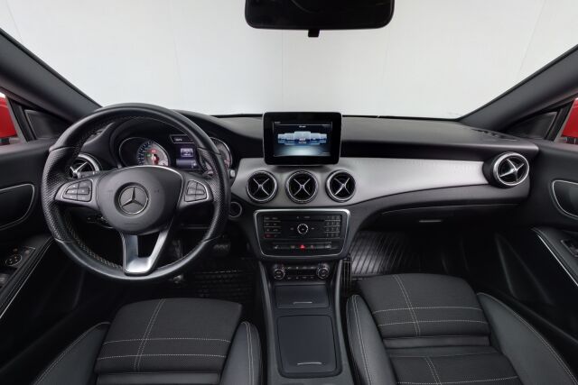 Mercedes-Benz CLA 2016 180 A Shooting Brake Premium Business / Urban Paketti / Kamera / Sporttipenkit / Lohkolämmitin / Juuri huollettu