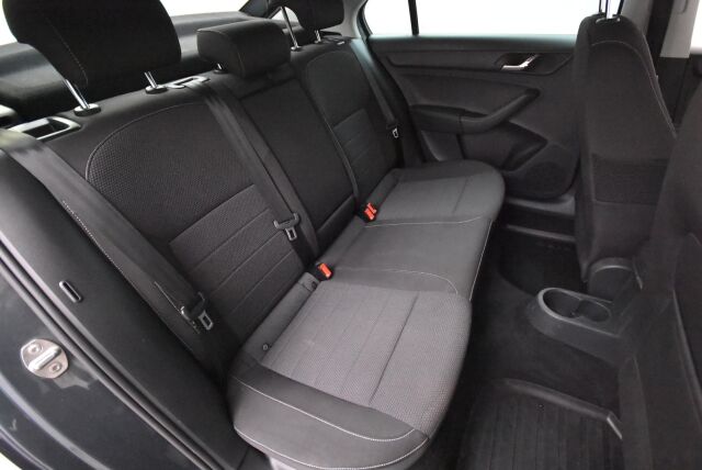 Skoda Rapid 2016 1,2 TSI 110 Style / Suomiauto / Vetokoukku / Lohkolämmitin / Vakionopeudensäädin