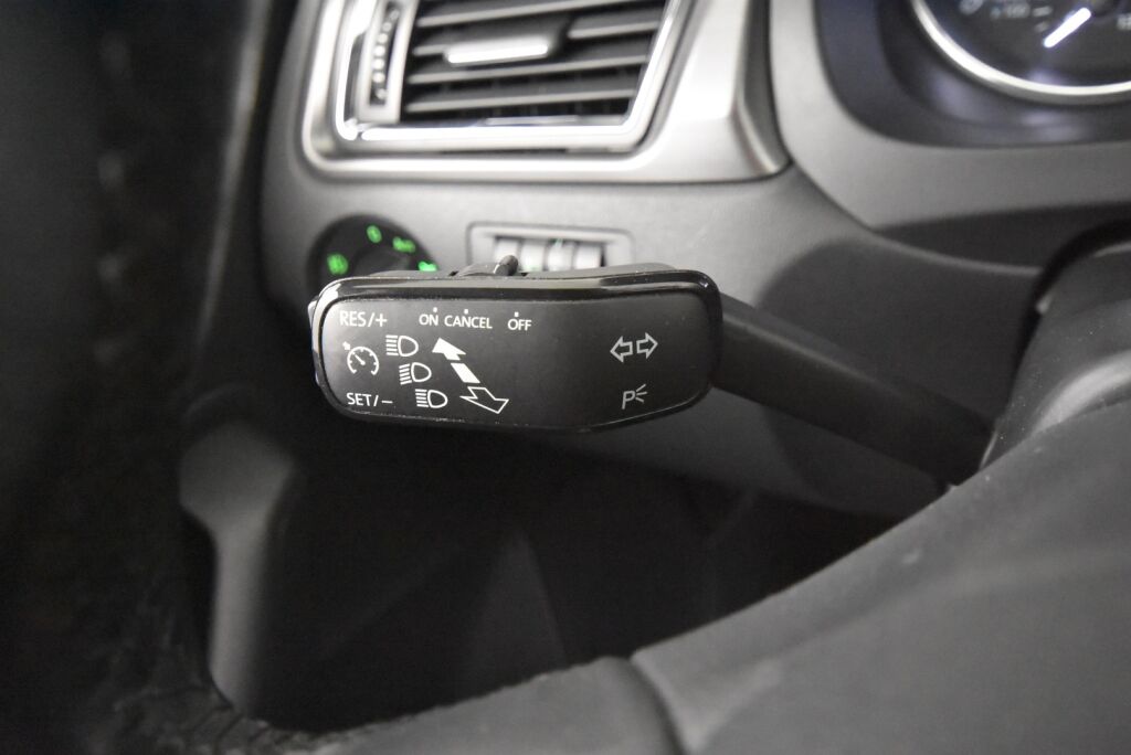 Skoda Rapid 2016 1,2 TSI 110 Style / Suomiauto / Vetokoukku / Lohkolämmitin / Vakionopeudensäädin
