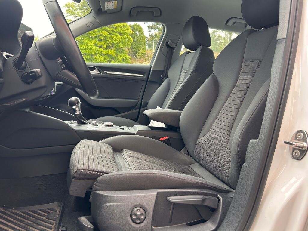 Audi A3 2017 Sportback First Edition Business Sport 1,4 TFSI COD 110 kW ultra S tronic / 2-om. Suomiauto / ACC / Keyless / Lohko + sisä / Jakopää tehty!