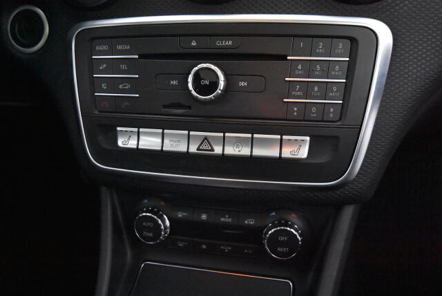 Mercedes-Benz A 2016 180 A Premium Business / Panoraama / 1 Om / Merkkihuoltohistoria / Kamera