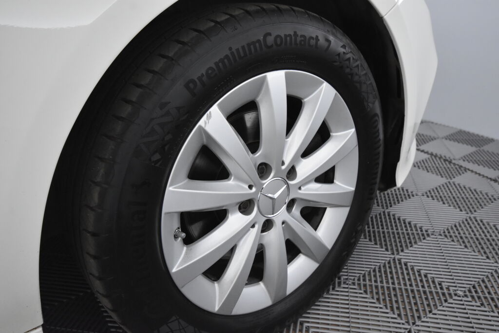 Mercedes-Benz A 2016 180 A Premium Business / Panoraama / 1 Om / Merkkihuoltohistoria / Kamera