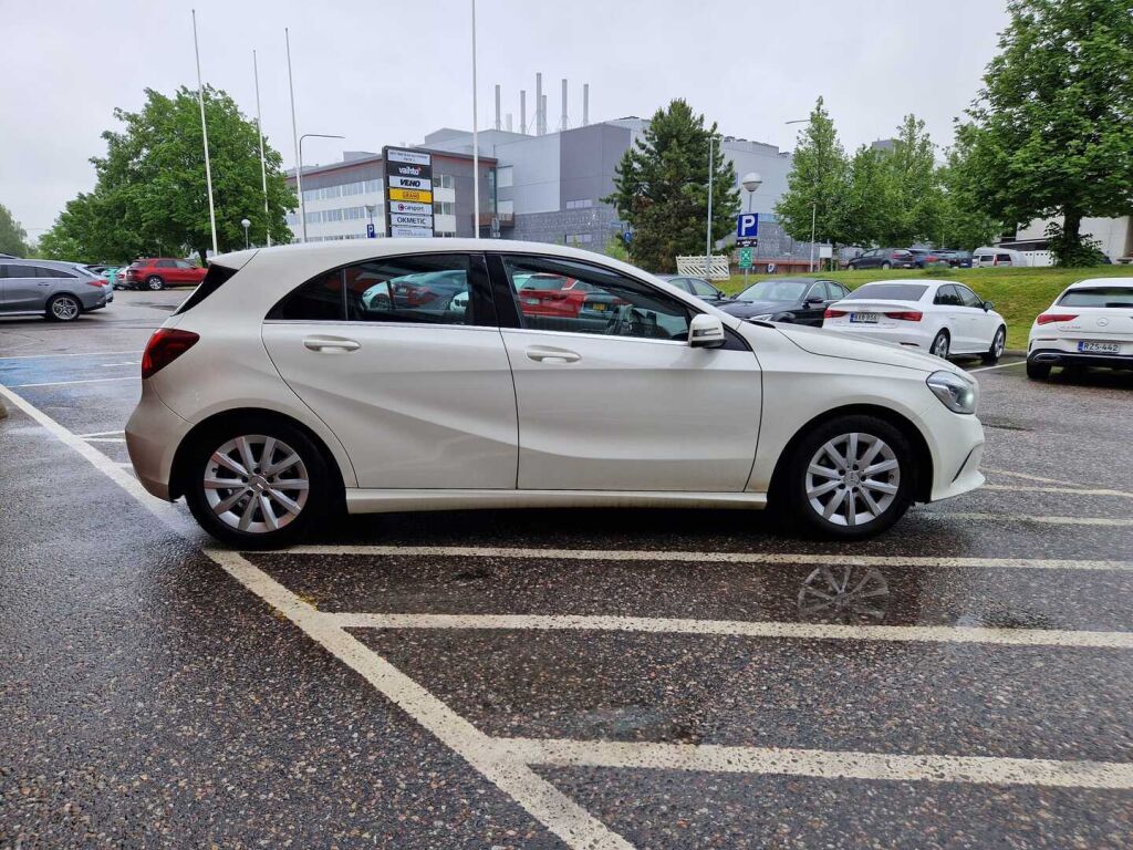 Mercedes-Benz A 2016 180 A Premium Business / Panoraama / 1 Om / Merkkihuoltohistoria / Kamera