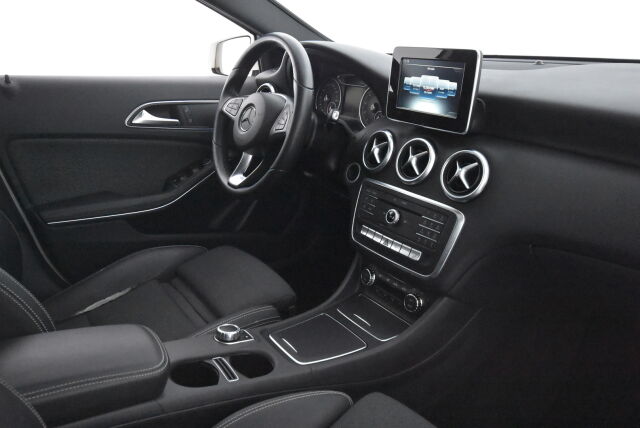 Mercedes-Benz A 2016 180 A Premium Business / Panoraama / 1 Om / Merkkihuoltohistoria / Kamera